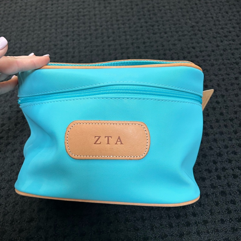 NWT Jon Hart Zeta make up tote